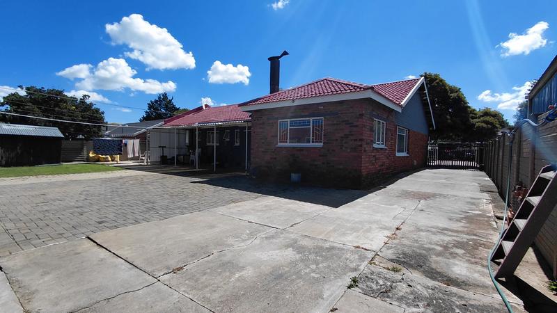 3 Bedroom Property for Sale in Langenhovenpark Free State